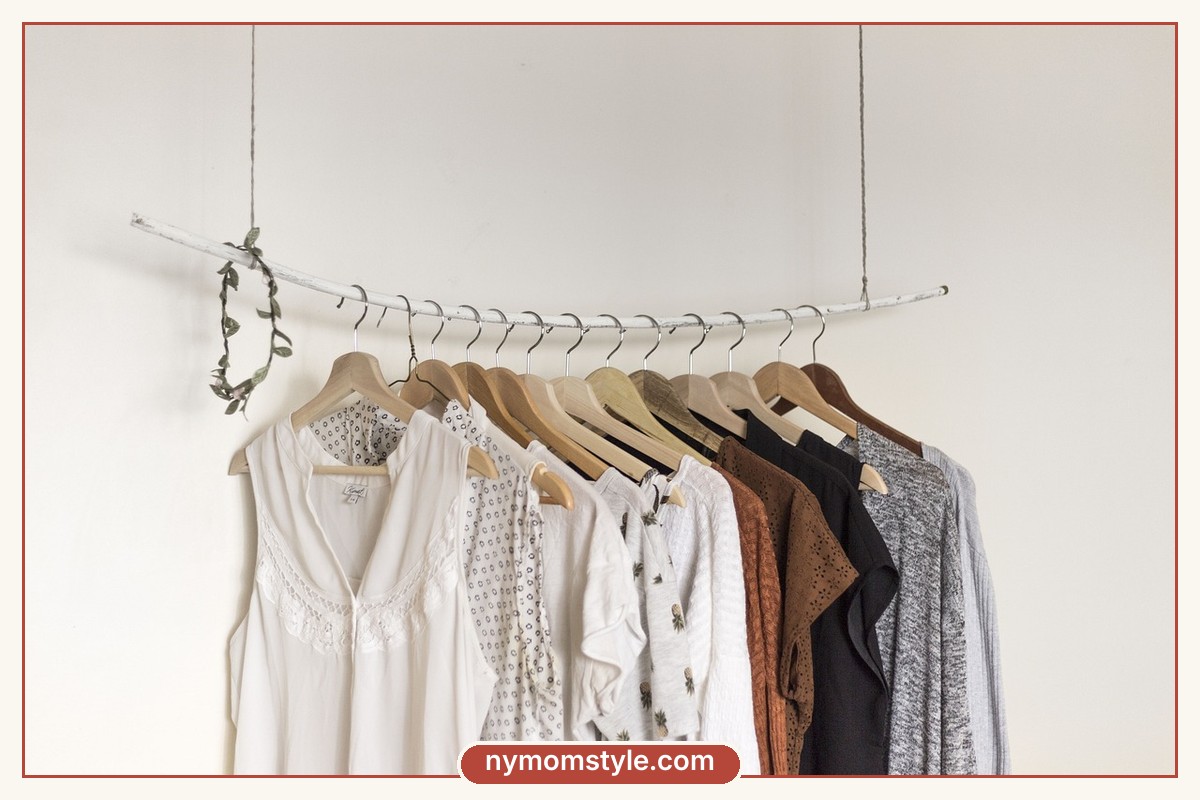 How to Build a Capsule Wardrobe for Moms in 7 Steps