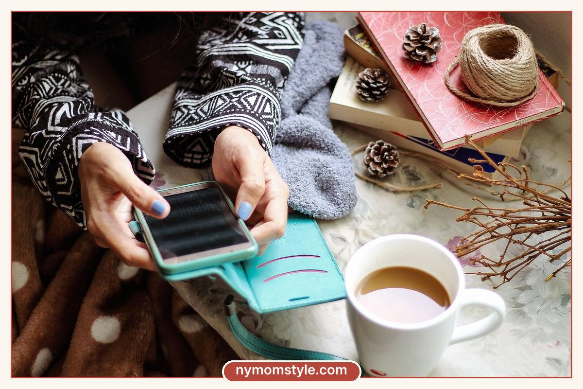 Stylish Outfits for Stay-at-Home Moms: A Day, Hour by Hour